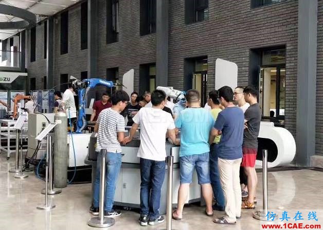 【职场进阶】机器人智能工厂的推行和普及最缺的是什么？机械设计案例图片2